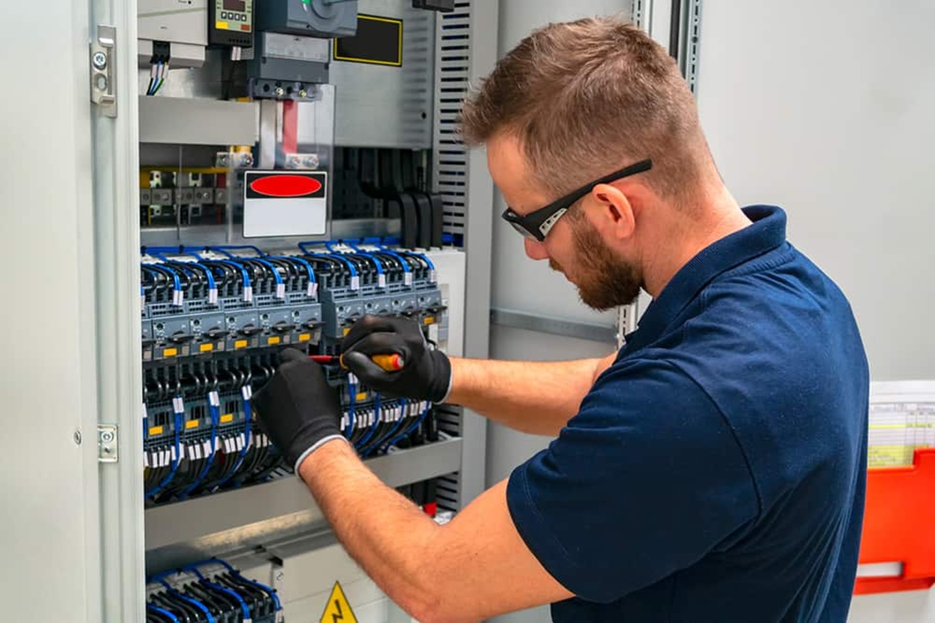 Servicetechniker (m/w/d) bei Aiko Elektrotechnik GmbH in Baiersdorf